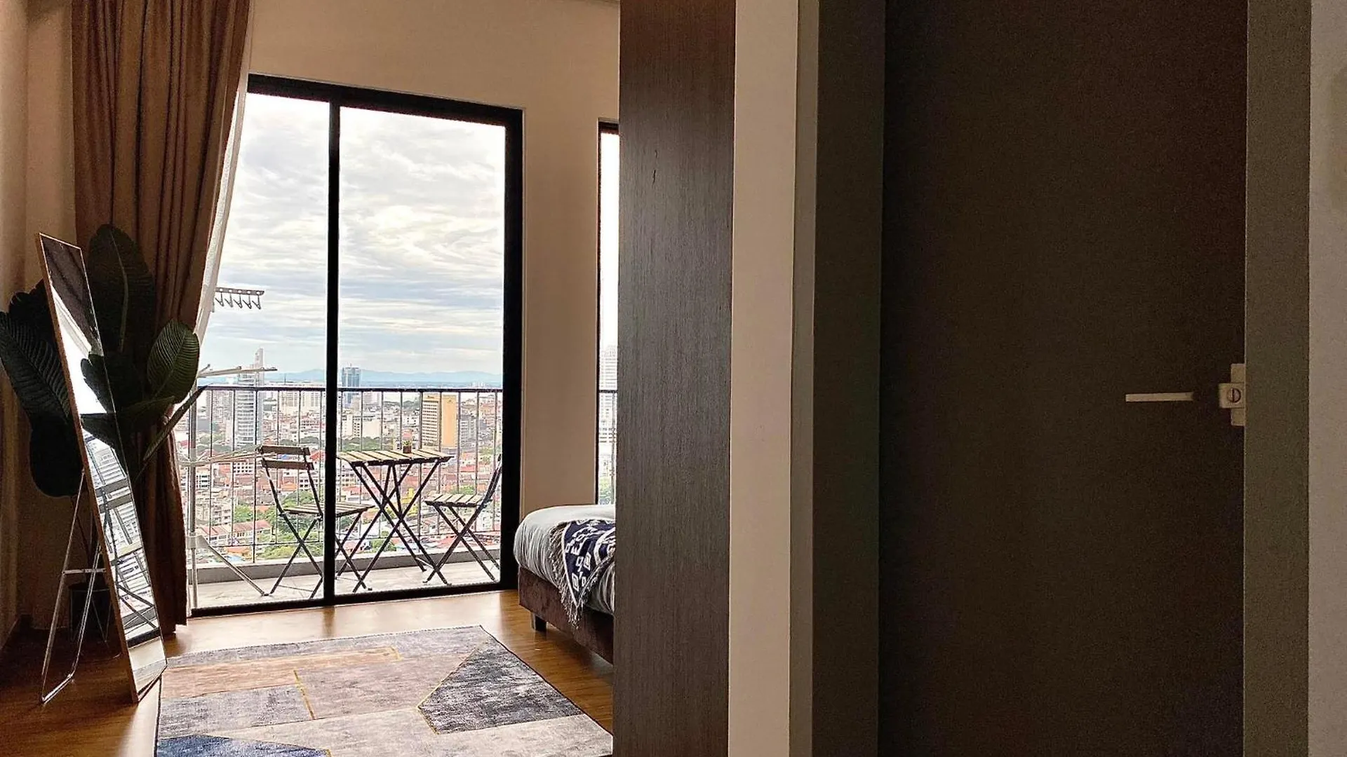 Beacon Executive Suite By Staycation Homestay George Town