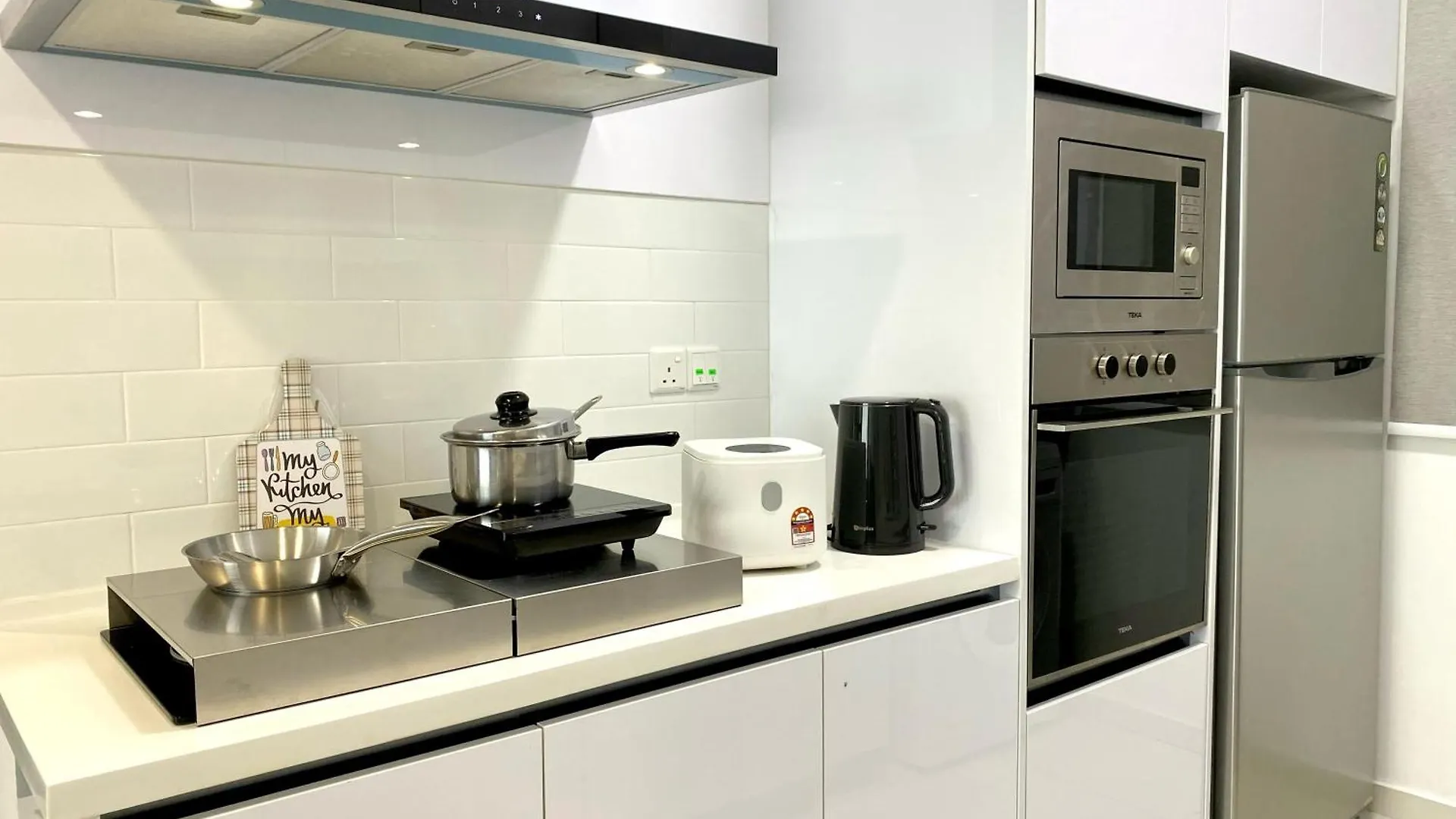 Beacon Executive Suite By Staycation Homestay George Town Apartment